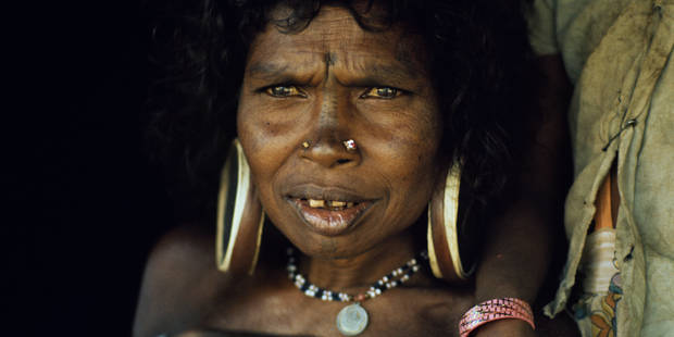 India, Tamil Nadu, Mudumalai National Park, woman of the Paniyas tribe